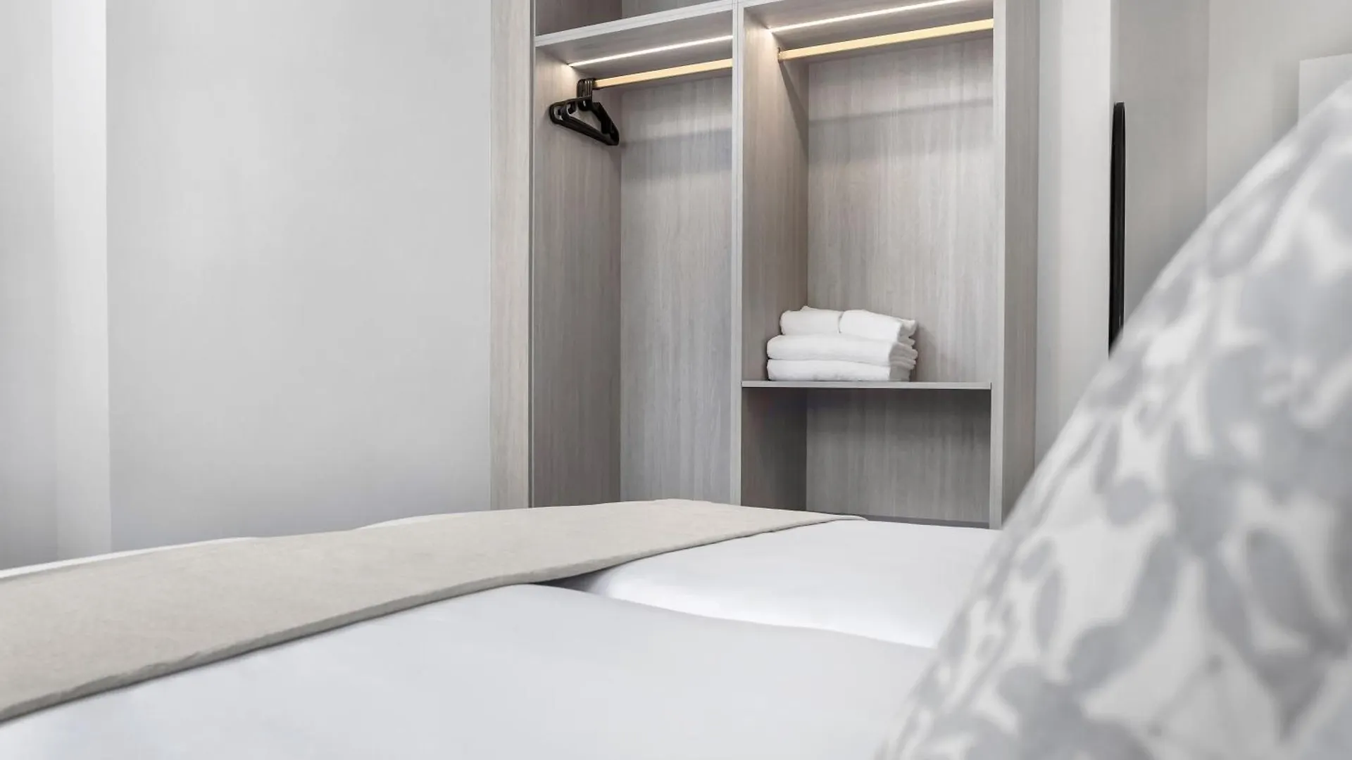 ***  Hotel Aptos Alejandra Home Granada Spanien